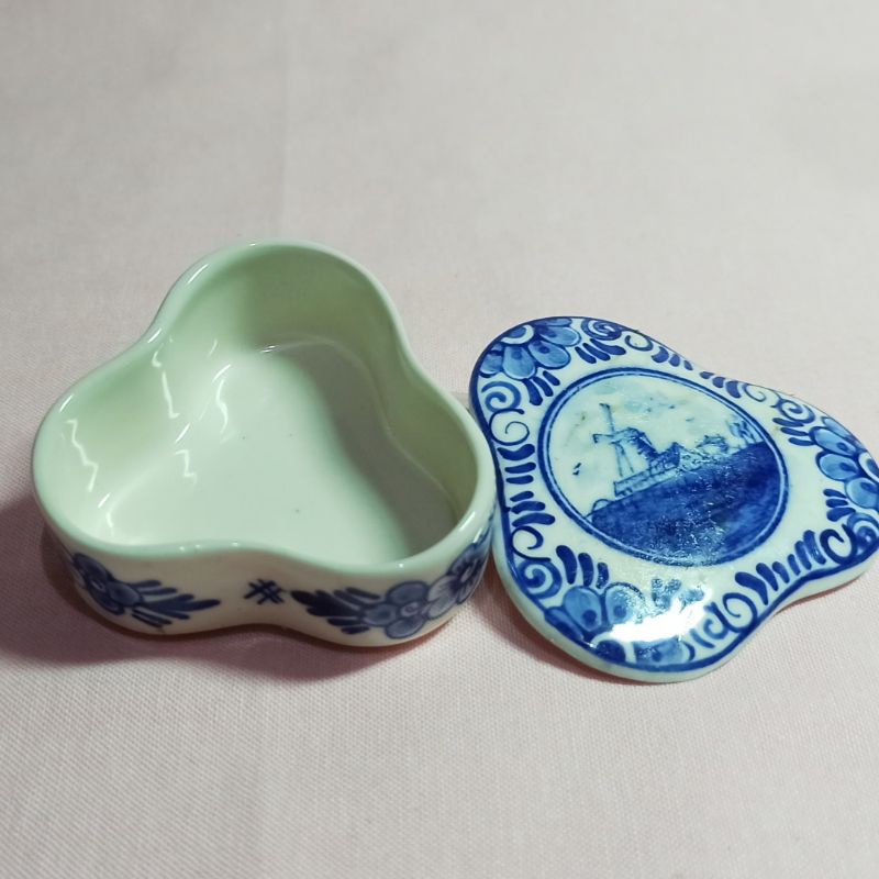 Sepasang Pot Keramik Holland Delft Blue Vintage + Tutup Pajangan Tempat Perhiasan