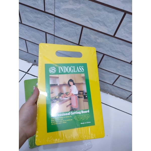 Talenan Indoglass / cutting board sedang (28cm x 18.5cm)