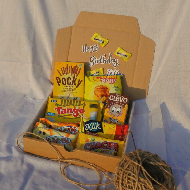 

GIFT BOX // SNACK BOX // HAMPERS // BIRTHDAY GIFT // WISUDA // ANNIV // GWS // WEDDING