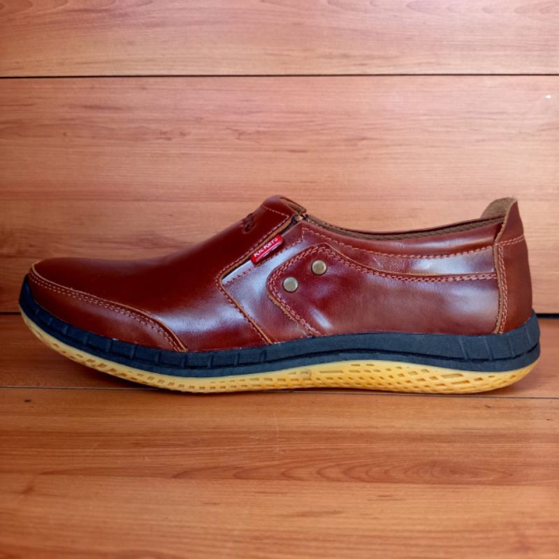 Kickers Sepatu Casual Kasual Pria Bahan Kulit Asli Full 100% Model Slip On Sepatu Santai Kode KC95