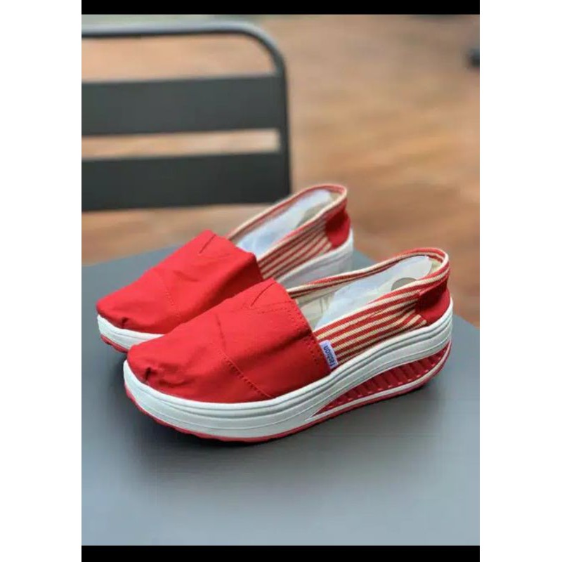 Sepatu Kiddo Wanita Dewasa