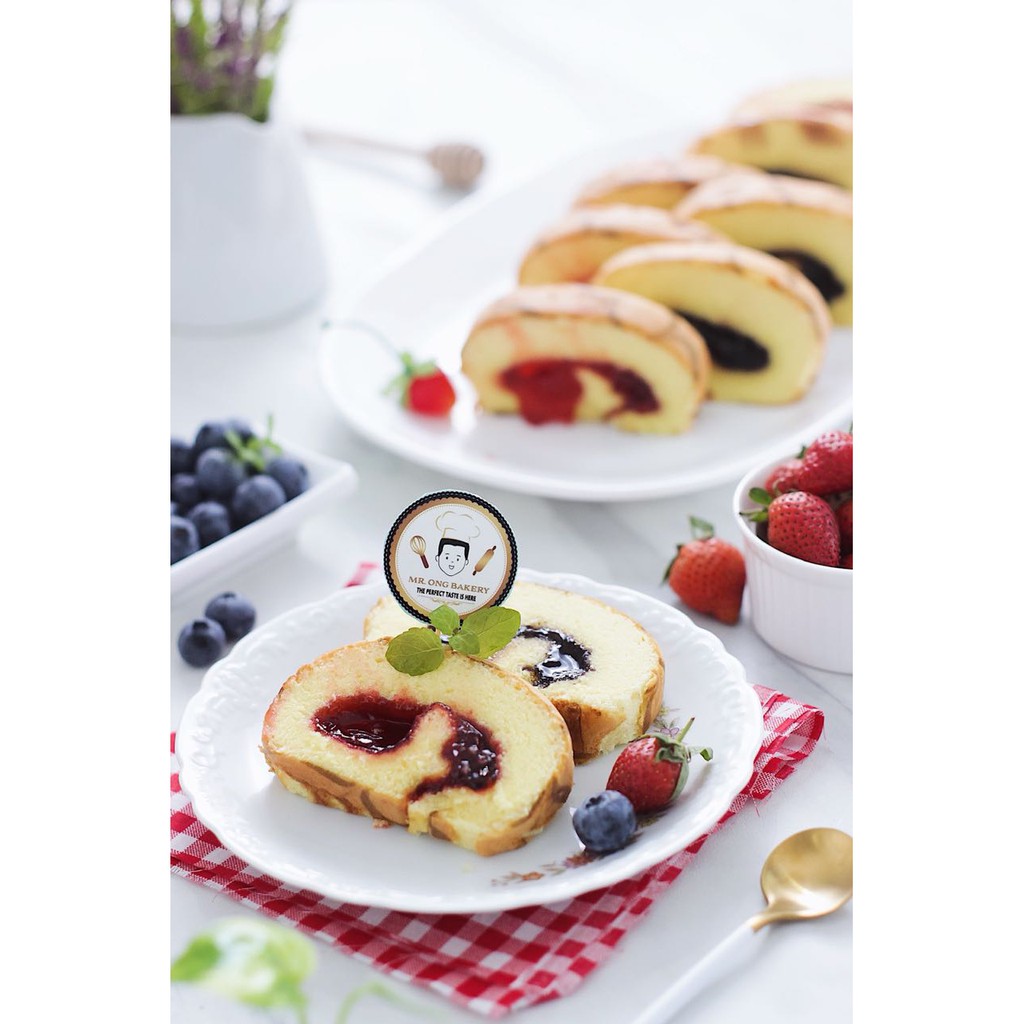 

Bolu Strawberry mix blueberry