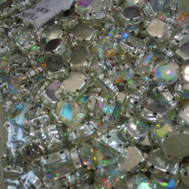 SWAROVSKI CANGKANG OVAL GRADE A