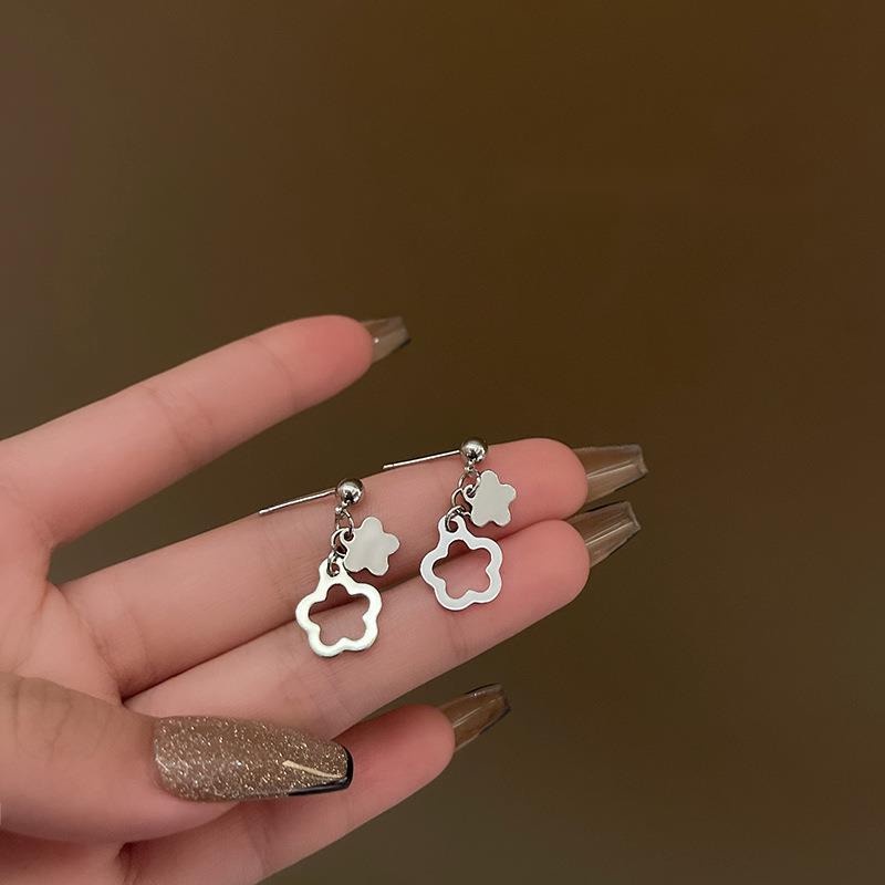 Anting Tusuk Motif Bunga Hollow Simple Untuk Wanita