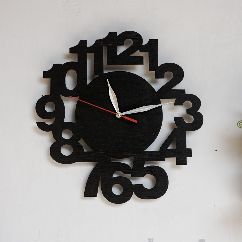 Jam dinding ukir unik kayu-model 3 hitam