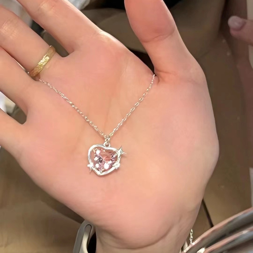 Kalung Rantai Klavikula Liontin Hati Nebula Bahan Zirkon Warna Pink Untuk Wanita