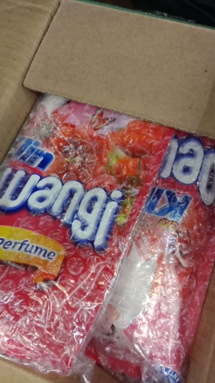 Soklin Pewangi Pakaian 800 Ml