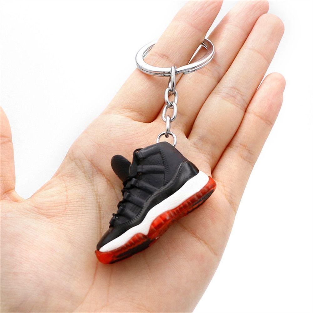 Agustinina Gantungan Kunci Sepatu Kreatif Pria Mini Model Tiga Dimensi 3D Sepatu Sneaker Liontin