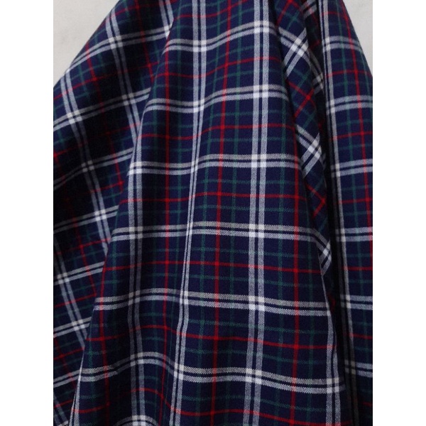 Kain Kotak Yarndyed ( biru navy garis merah hijau putih ) harga per 25 cm = 11.000 , minimal pesanan