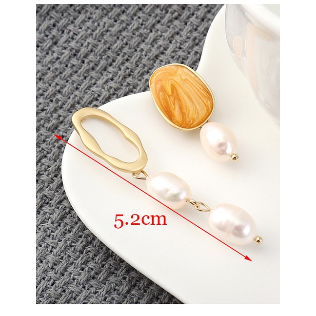 LRC Anting Tusuk Fashion Plated Gold Asymmetric Pearl S925 Silver Needle Earrings Y62801