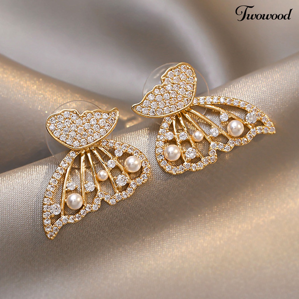 1 Pasang Anting Stud Bentuk Kupu-Kupu Aksen Berlian Imitasi Model Hollow Out Untuk Wanita