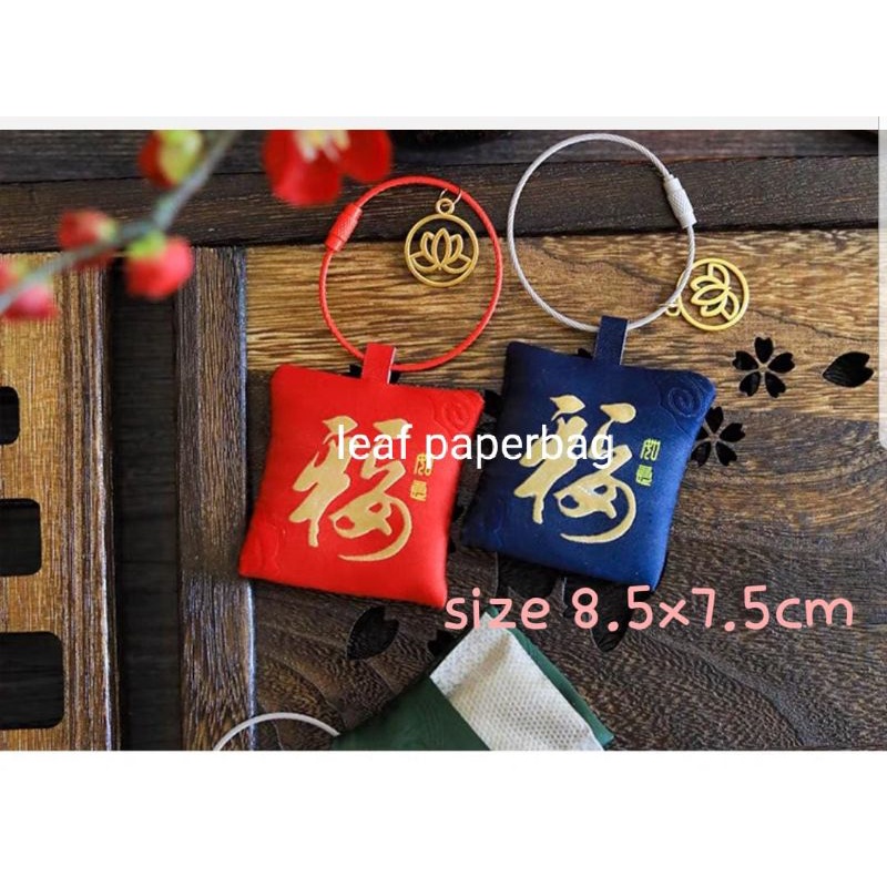 

gantungan imlek / hiasan imlek premium pohon mei hua / gantungan hoki / tag imlek / hampers imlek / dekorasi imlek / kado imlek / gantungan fu /