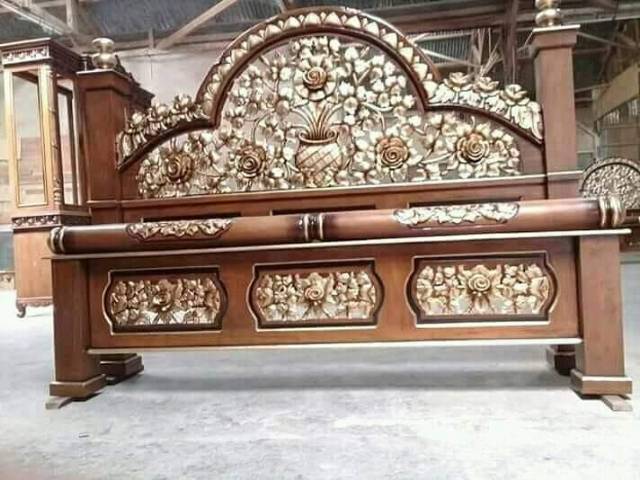 Tempat tidur kayu jati, dipan ukir mawar
