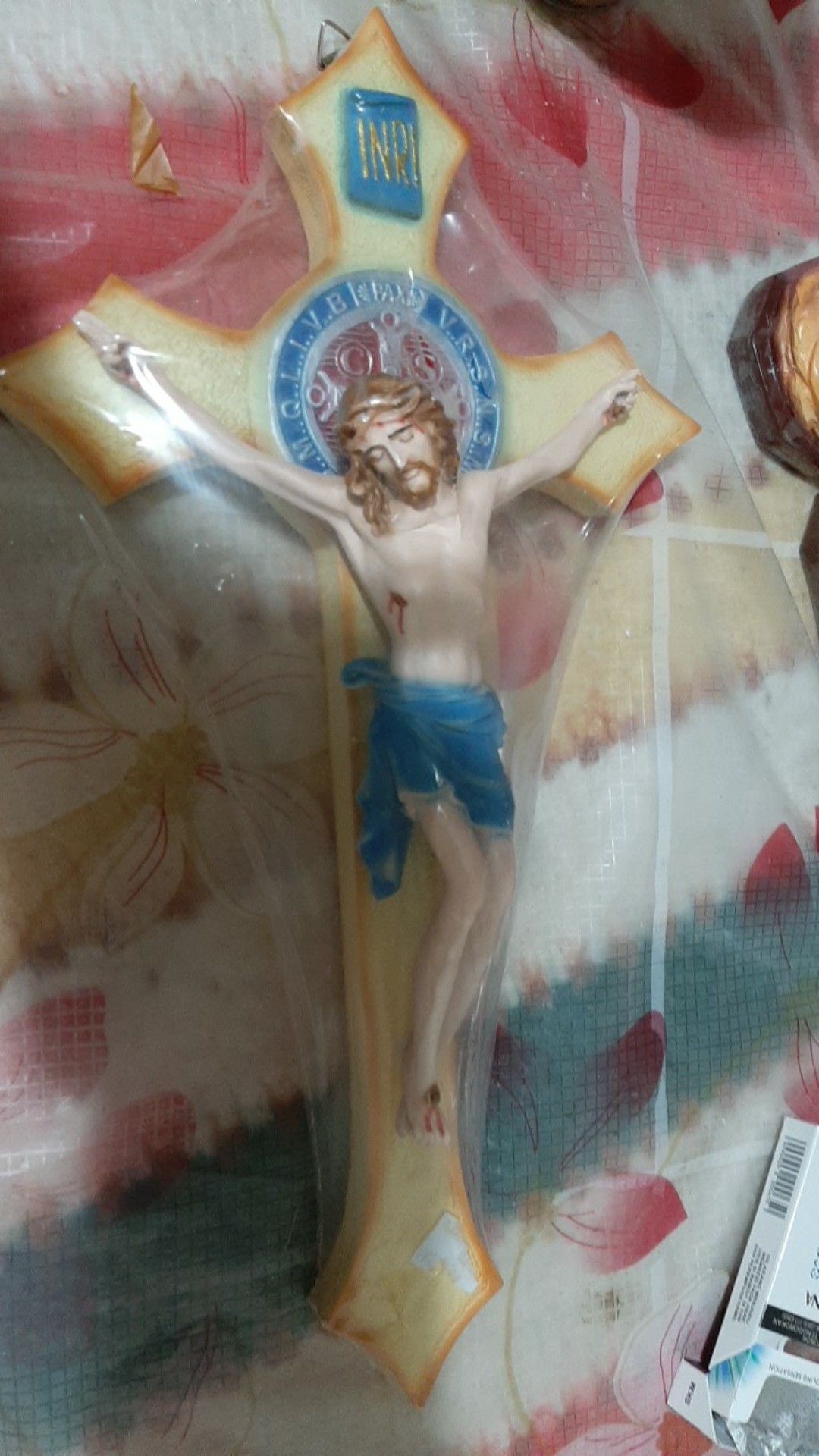 Salib Dinding Gantung Runcing Courpus Patung Yesus Inri Medali Benedictus 37 Cm