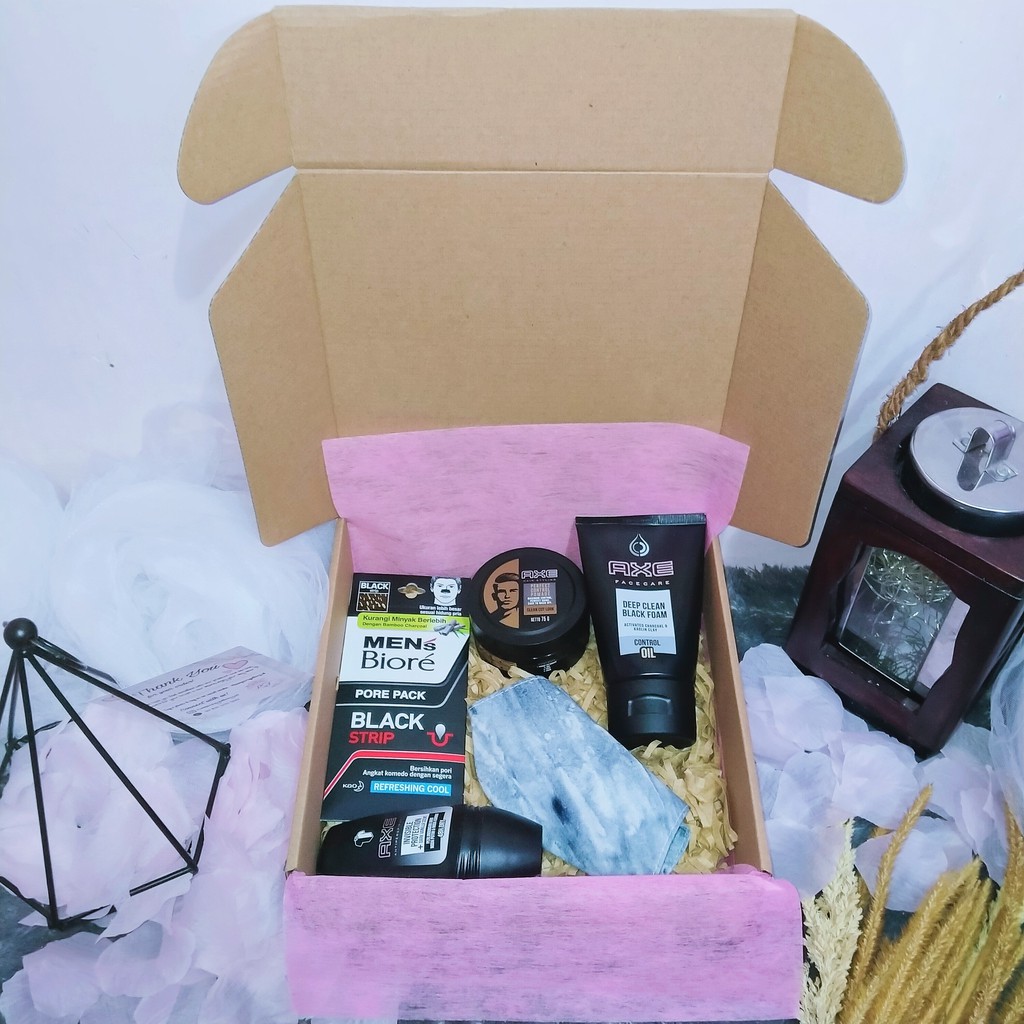 

HAMPERS BOX / MEN DAILY CARE / AESTHETIC BOX / KADO ULANG TAHUN / KADO WISUDA / HAMPERS MURAH