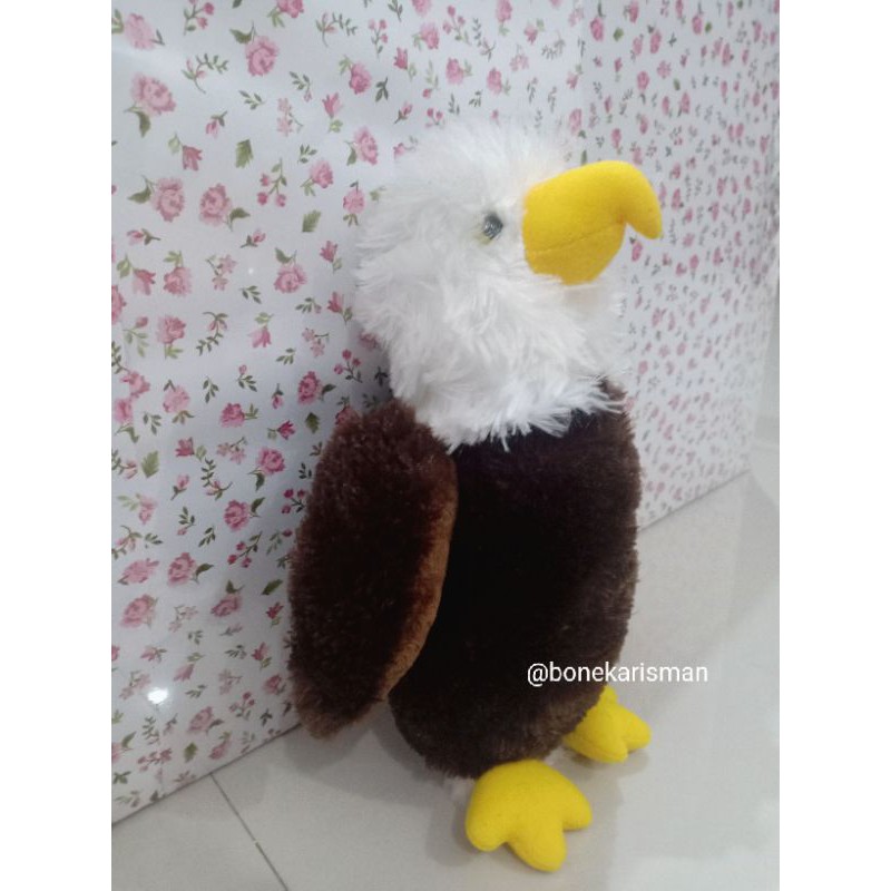 Boneka burung elang