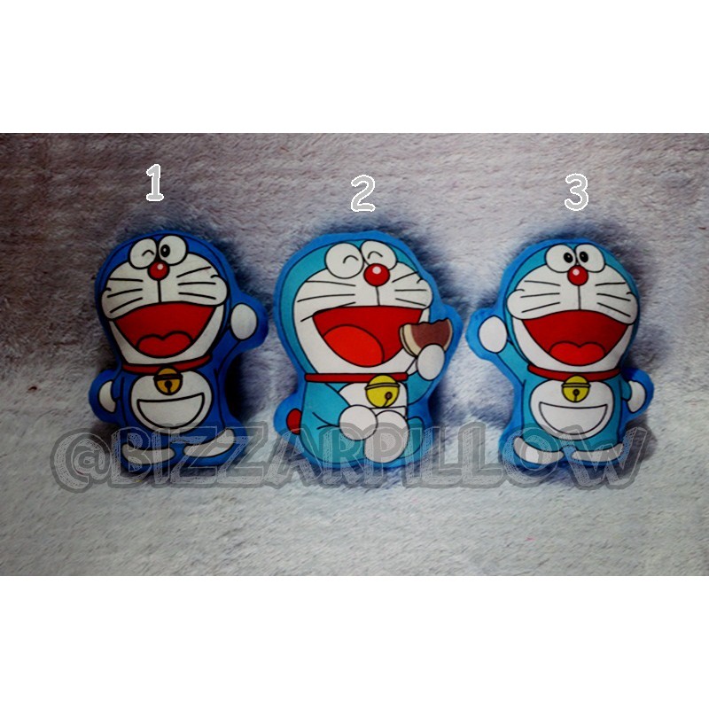 Bizzarpillow Bantal Karakter Doraemon size M BZ097