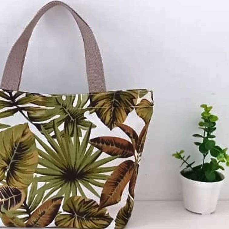 TAS KANVAS HANDBAG KANVAS BESAR MOTIF ADENIA COKLAT. Riens Collections