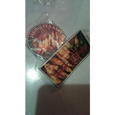 

Sticker Costem bentuk bulat kotak