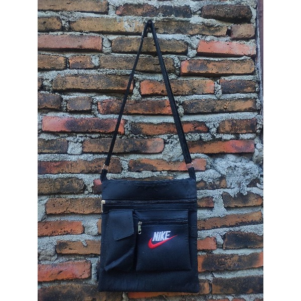 tas selempang Nike