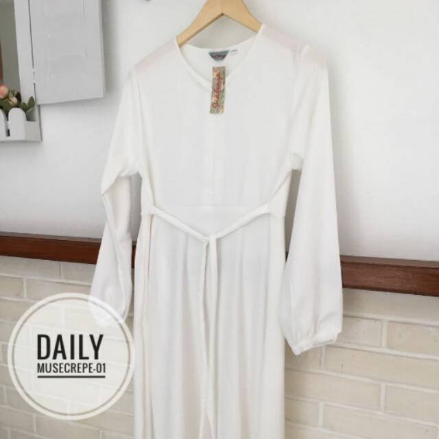 Gamis putih polos bahan musecrepe by shafeeya