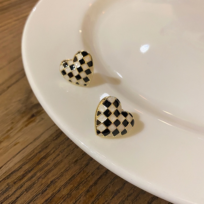 Anting Tusuk Motif Papan Catur Hati Trendy Untuk Wanita