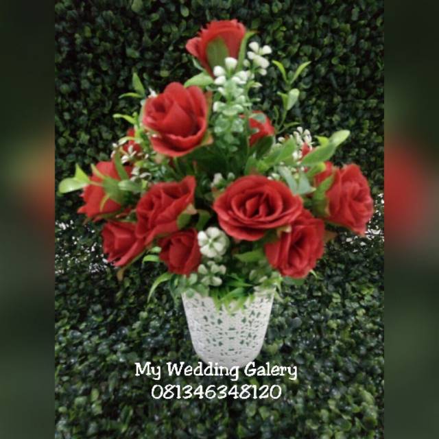 Rangkaian bunga mawar artificial merah
