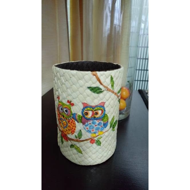 

Box Anyaman Pandan Decoupage Tempat Pencil Pena Alat Tulis Lucu / Souvenir Pernikahan unik