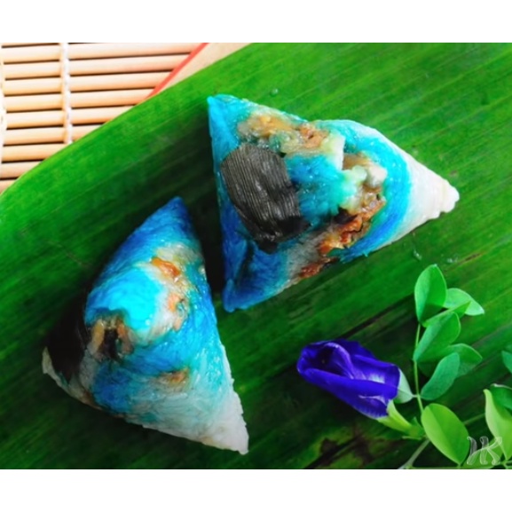 

Mini Nyonya Rice Dumplings ( Nyonya Zhang / Nyonya Zongzi ) min order 3 paket ( 1 paket isi 3 pcs )