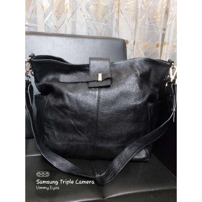 Tas sling kulit hitam preloved second monza
