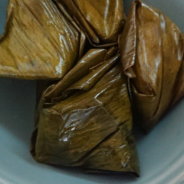 

KETAN-BERAS- LAPET KETAN ISI GULA AREN+ KELAPA -BERAS-KETAN.