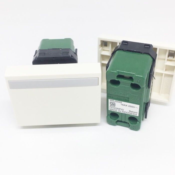 Saklar Panasonic Hotel / Saklar 2 Arah Panasonic / Saklar "C" Wide 16AX Hotel Panasonic - WEJ5542