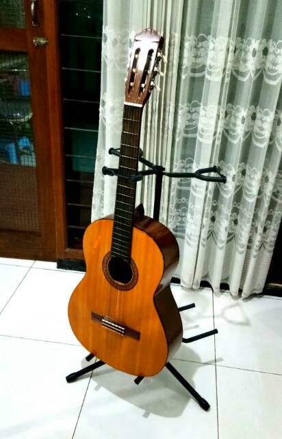 Stand gitar TRIPLE Stand gitar isi tiga dudukan gitar bahan besi