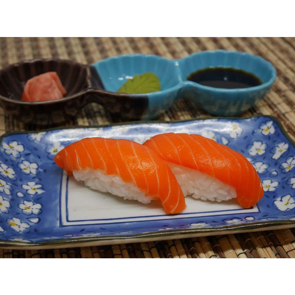 

SALMON NIGIRI