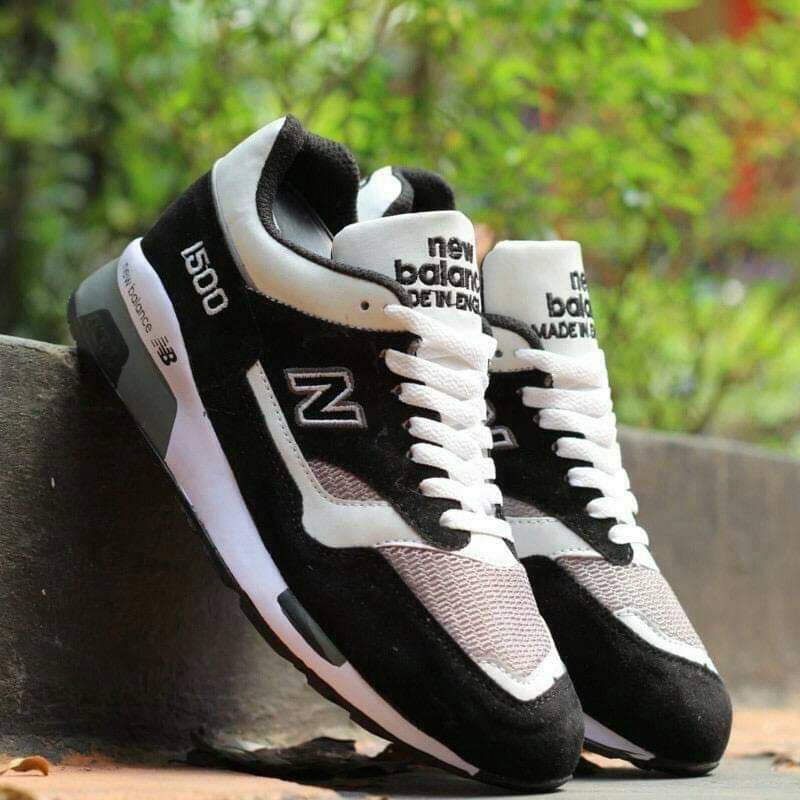 New Balance black white