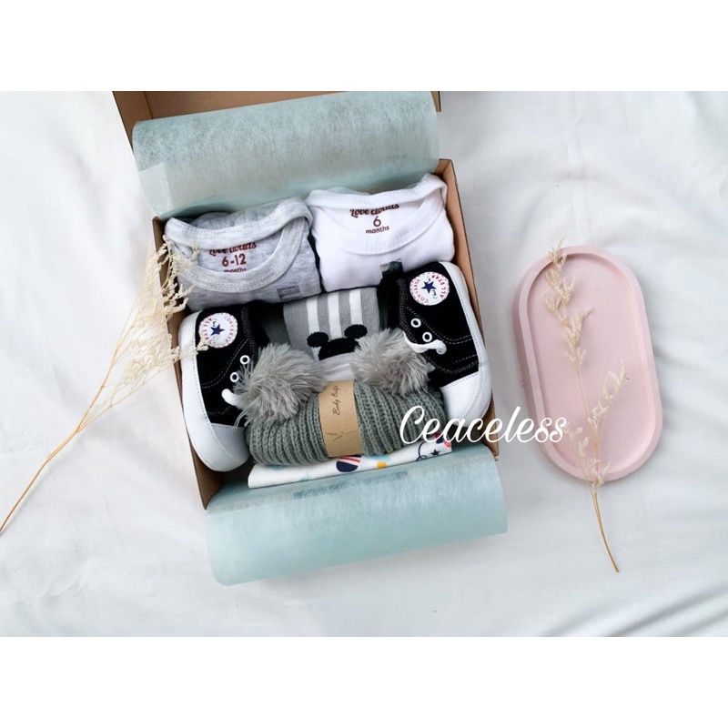 Hampers New Born Baby Hampers Bayi Kado Lahiran Kado Bayi Baju Bayi Sepatu Bayi Gift Box Baby-CasualPompom Grey J