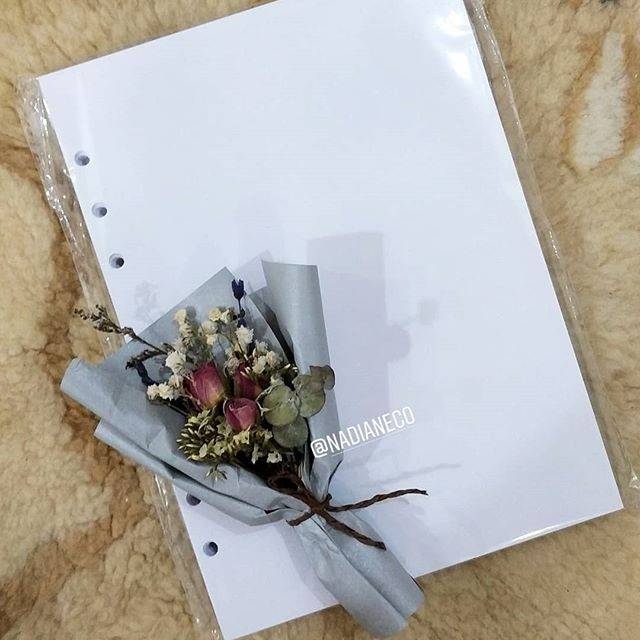 

Isi File A5 polos 3 lubang