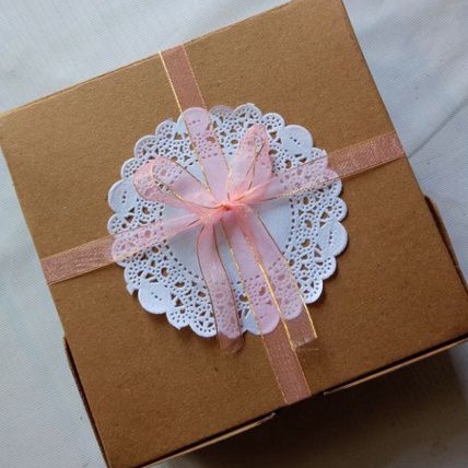 

SNACK BOX/GIFT BOX/HAMPERS SNACK/KADO JAJAN WISUDA HADIAH SKRIPSI SEMPRO ULTAH