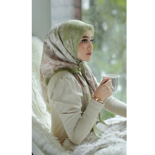 Buttonscarves Disney Frozen Willow dan Ice Water Voal square NEW