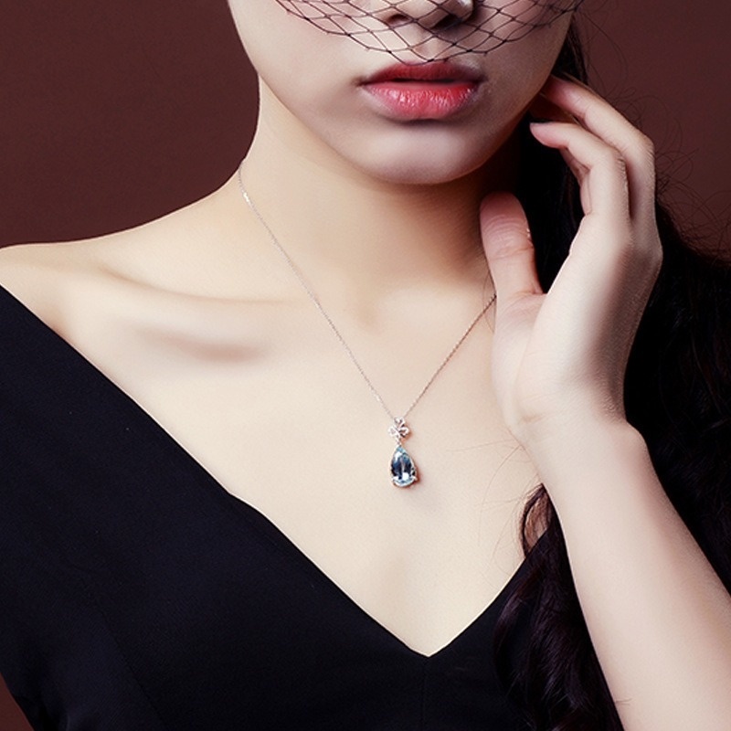 [Ready Stock]Fashion Inlaid Sky Sapphire Pendant Diamond-Studded Necklace