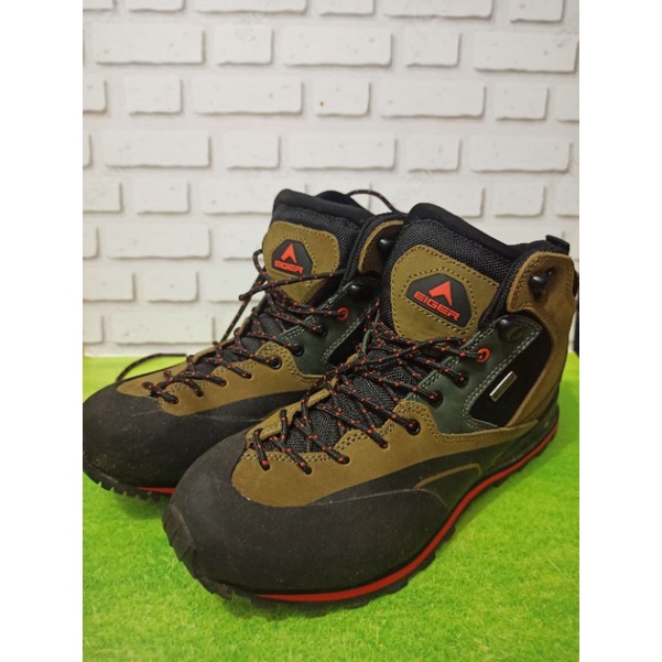 [Preloved] Eiger Tarantula Shoes