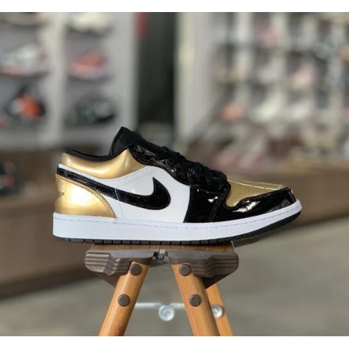 Sepatu Basket x Nike Air Jordan 1 Retro Low - Black Gold