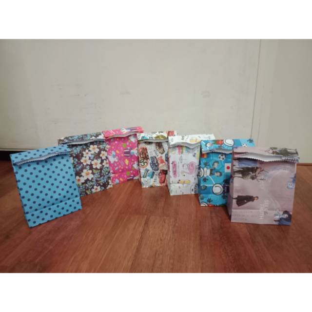 

Tas kado bermacam motif
