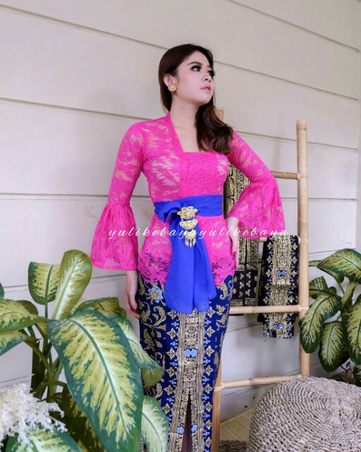 Set Kebaya Bali Modern Model Lonceng Full Brokat