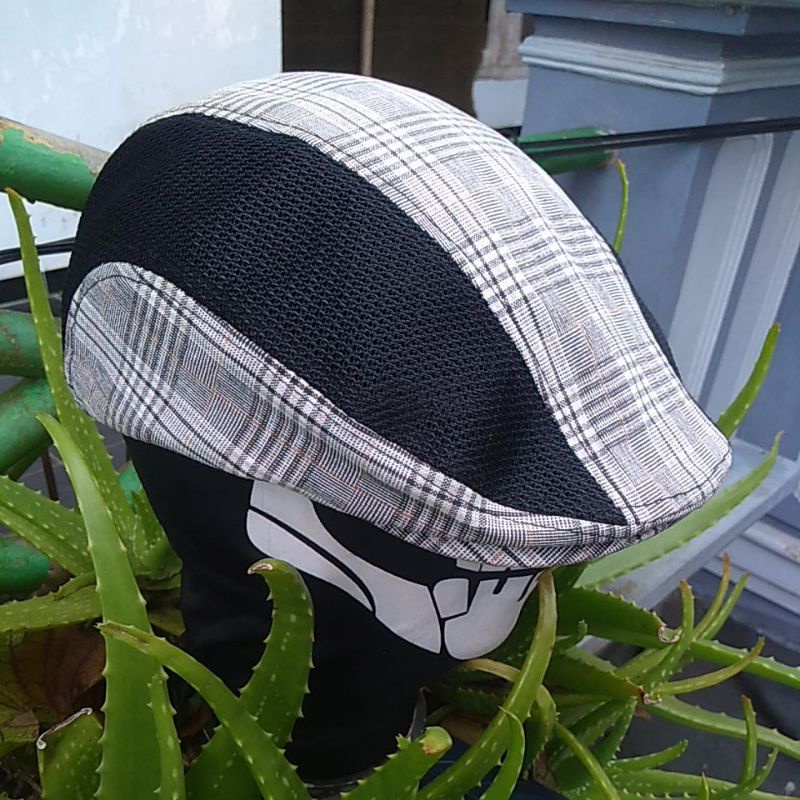 TOPI SECOND FLAT CAP by GUY LAROCHE