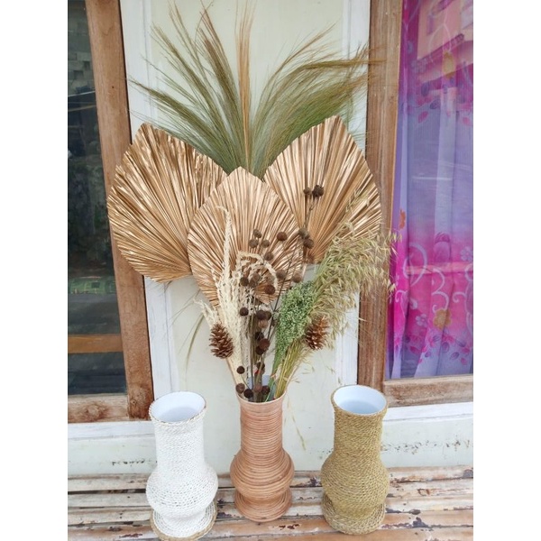 paket bunga kering dan +pot / paket daun palem / palem gold / vas guci / rayung dan wilderiy Bunga R
