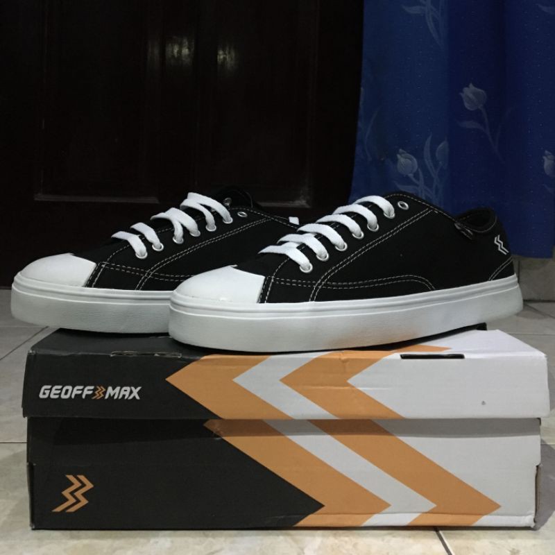 Geoff Max Official - Timeless Low Black White