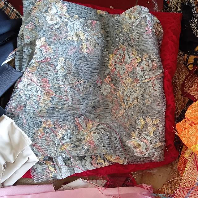 Kain Perca Brokat Cantik Beragam Warna