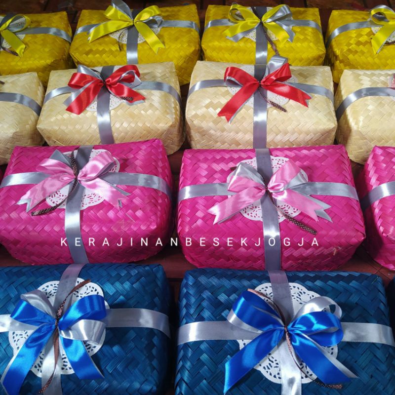 SEPASANG BESEK WARNA PITA 20X30CM besek warna besek pita besek anyaman besek bambu