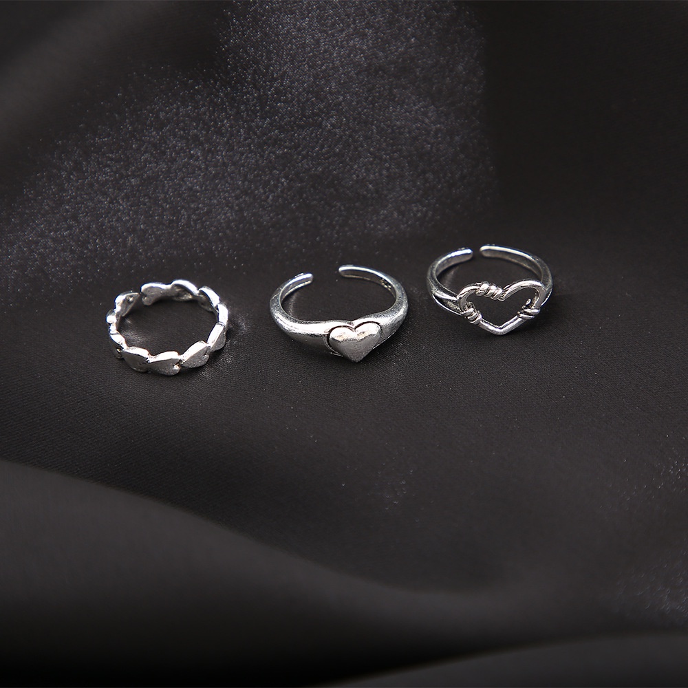 Cincin Desain Hati Hollow Bahan Metal Alloy Warna Silver Untuk Wanita